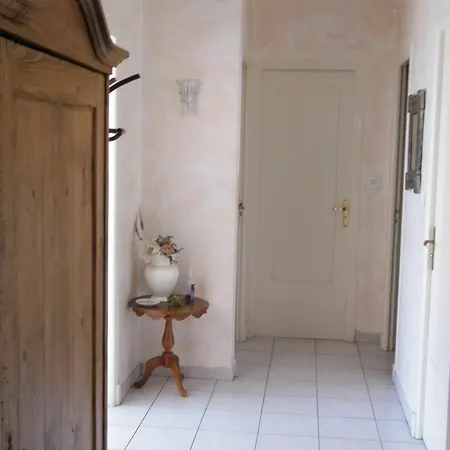 Apartman Palais Henri Iv *